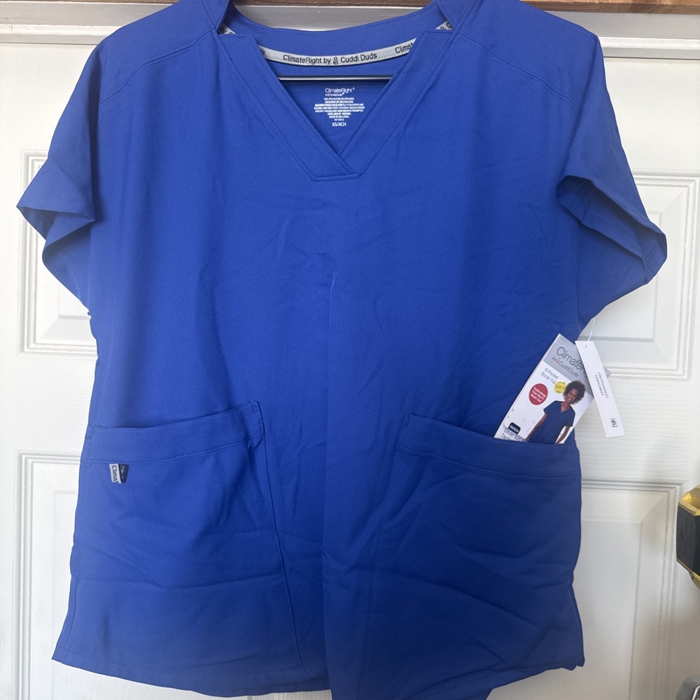 ClimateRight by CuddlDuds Women's Woven Twill V-Neck Scrub Top -XS-Metro Blue